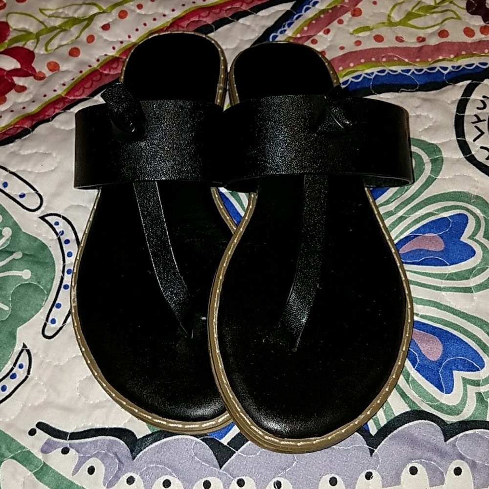 Black sandles